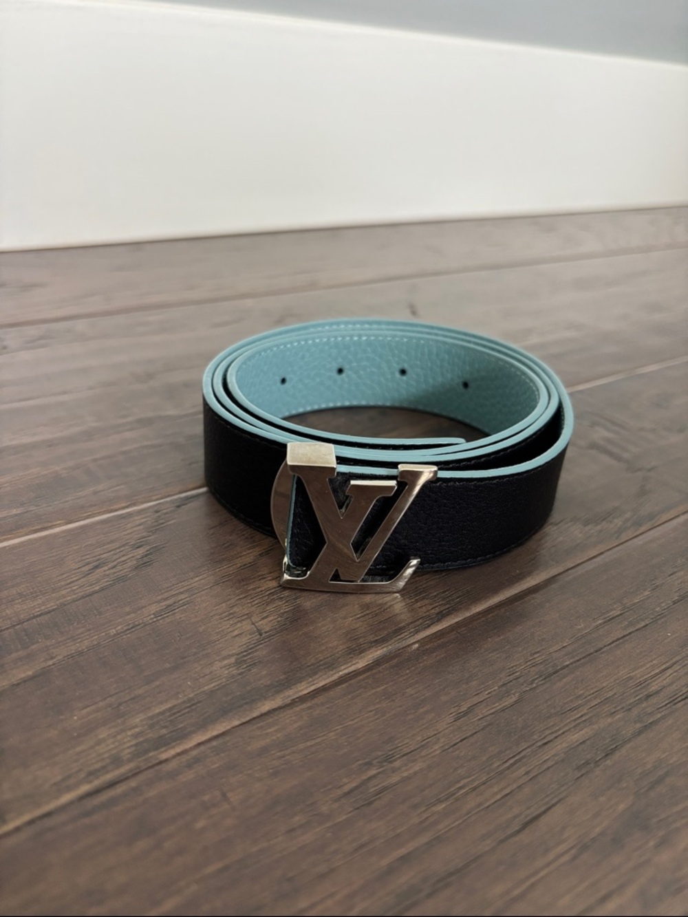 Women’s authentic Louis Vuitton Black and Light Blue Reversible Leather Belt